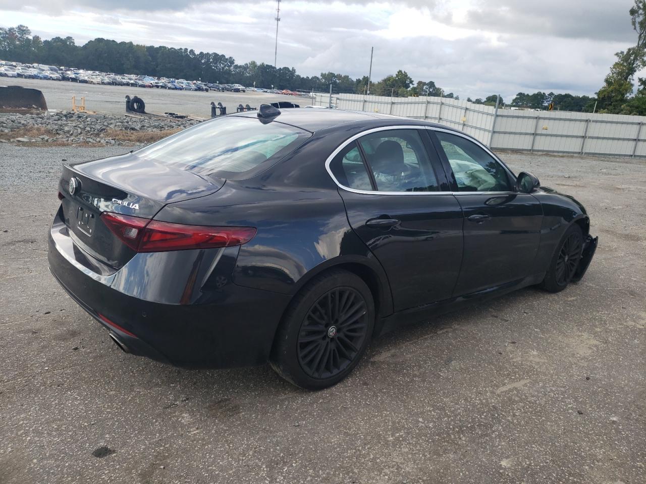 2017 Alfa Romeo Giulia - Image 3