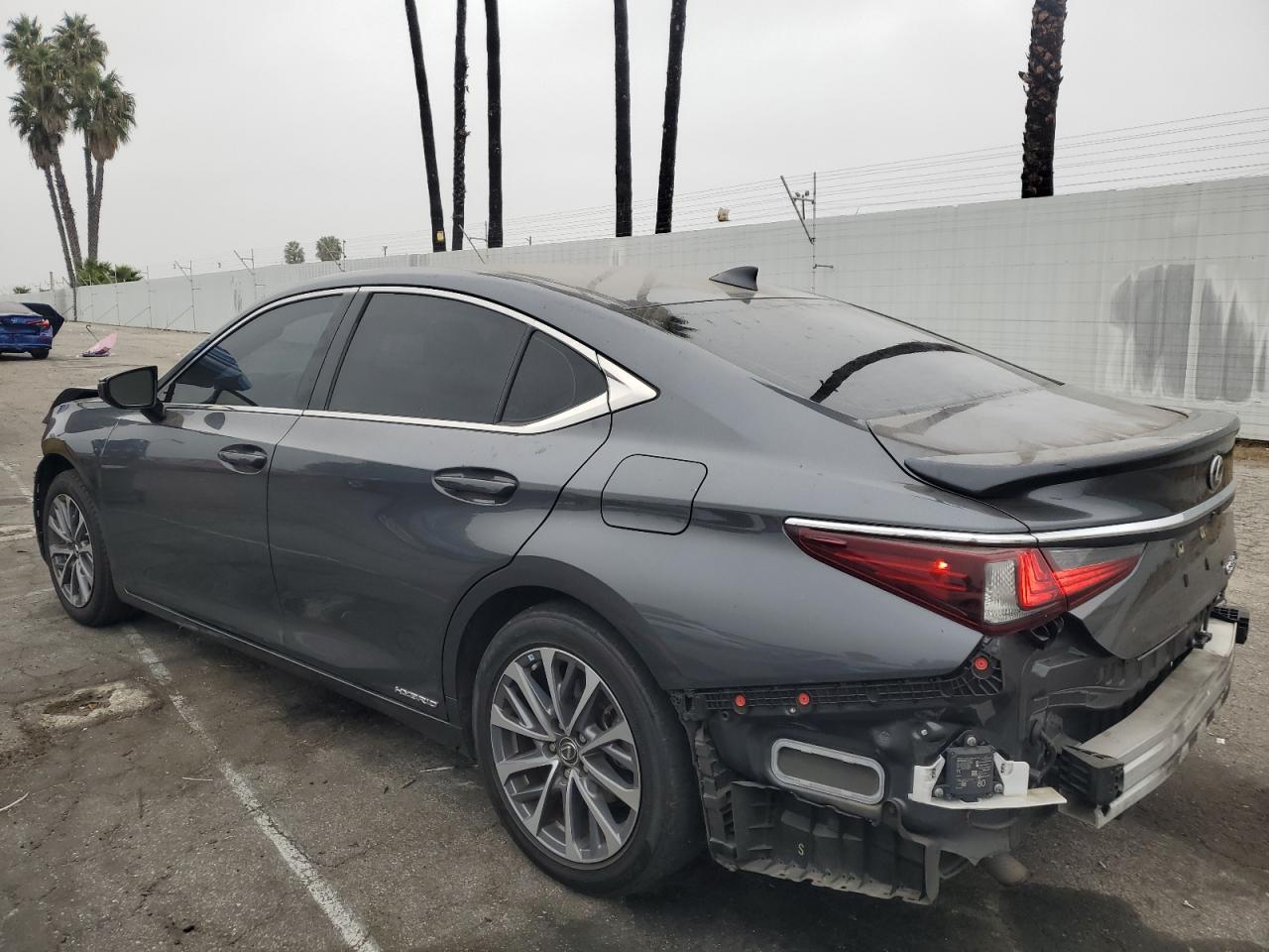 2022 Lexus ES - Image 2