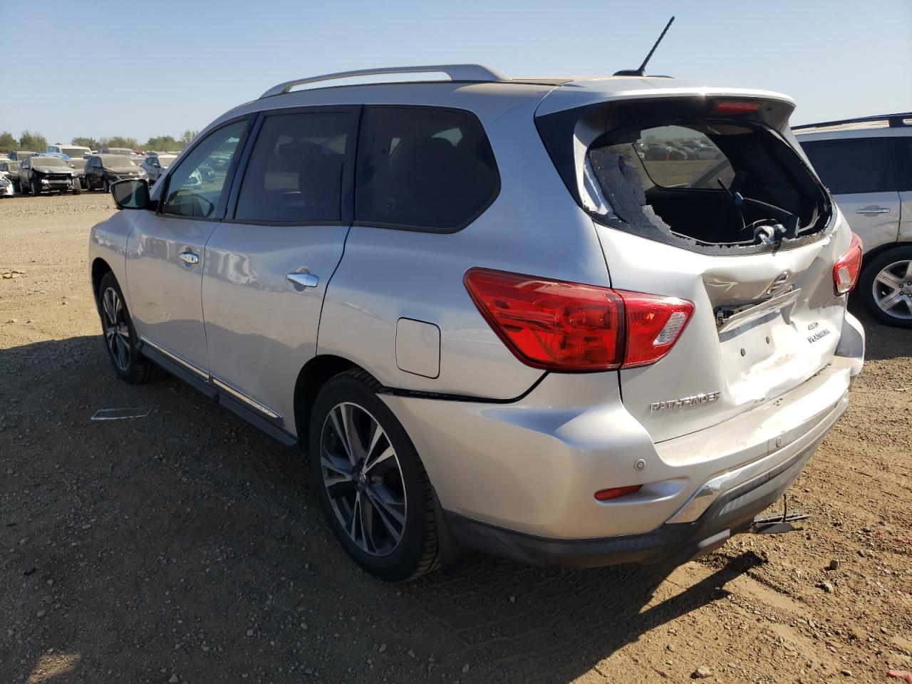 2017 Nissan Pathfinder - Image 2