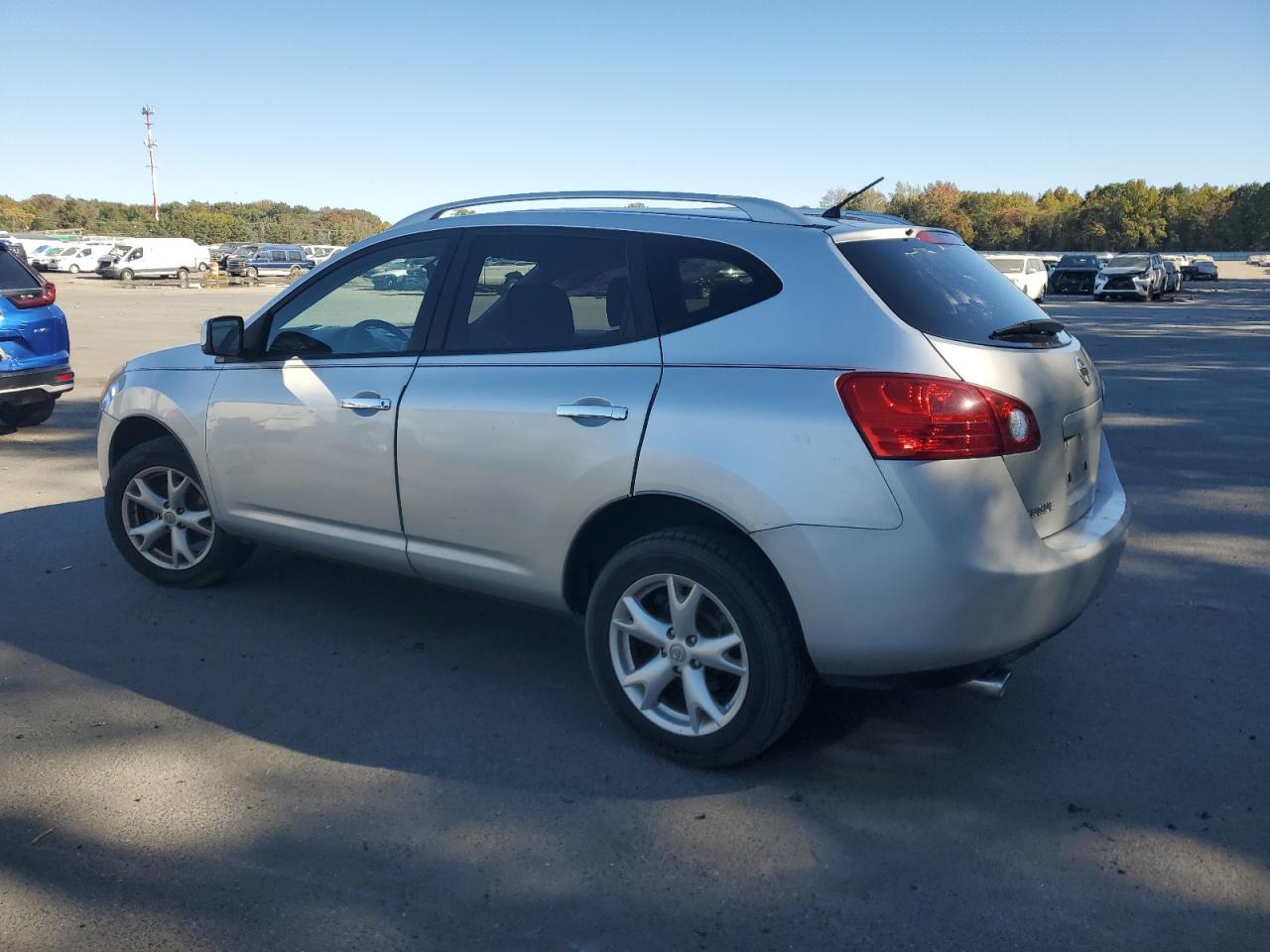 2010 Nissan Rogue - Image 2