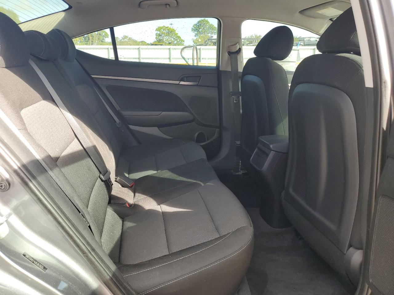 2018 Hyundai Elantra - Image 10