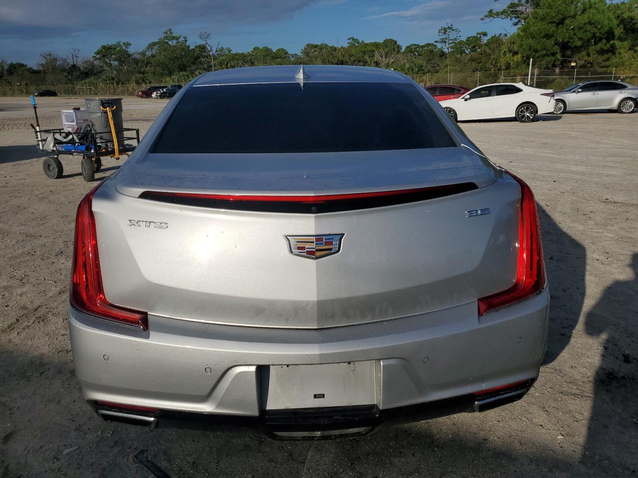 2G61M5S30J9141111 2018 Cadillac Xts Luxury