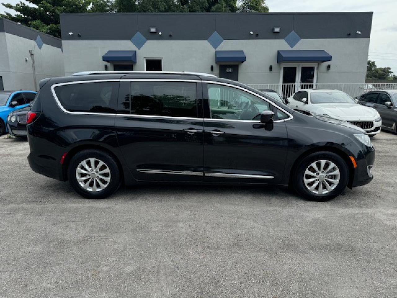 2019 Chrysler Pacifica Touring L VIN: 2C4RC1BG7KR596845 Lot: 75964794