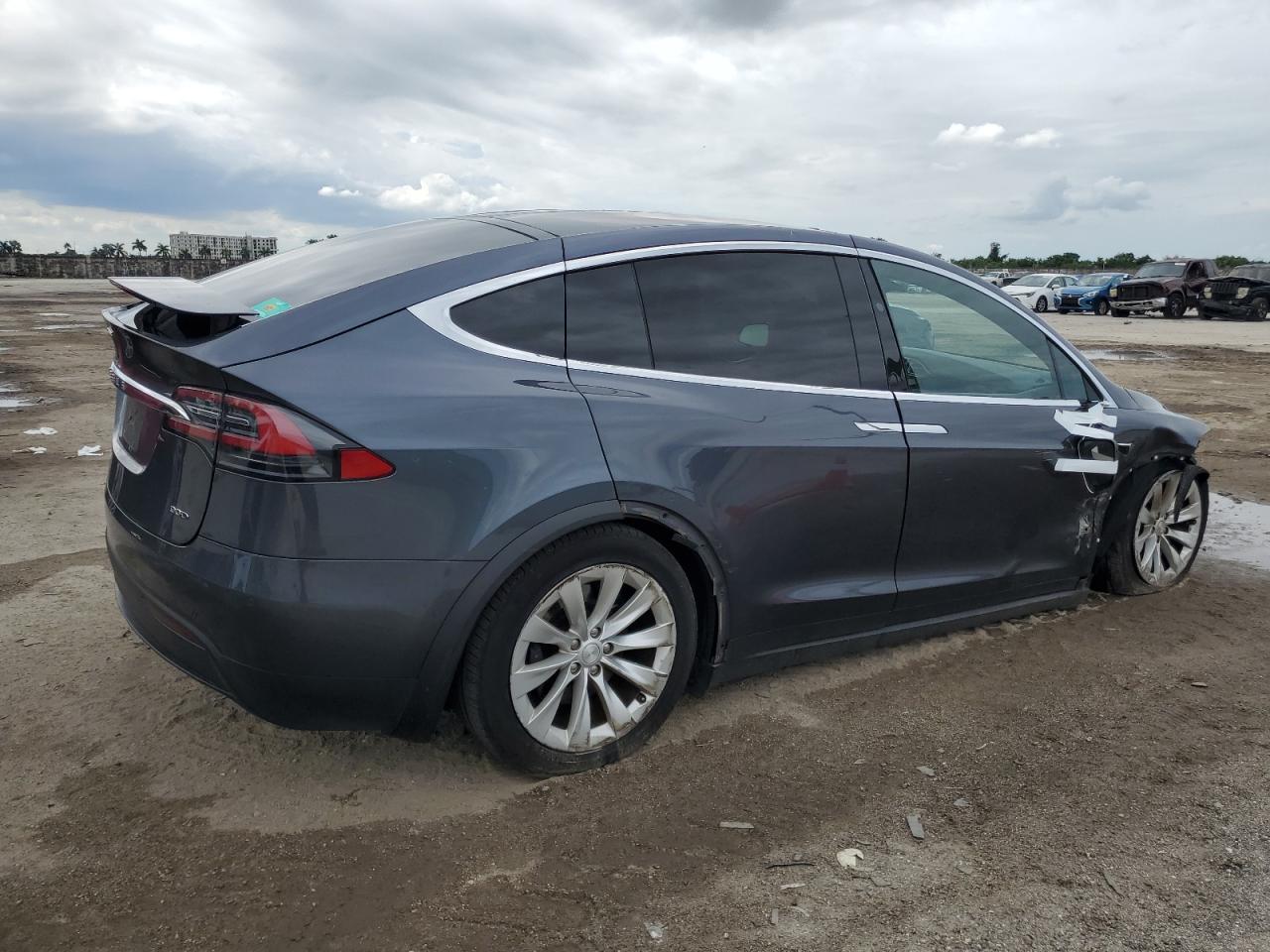 2017 Tesla Model X VIN: 5YJXCDE23HF037919 Lot: 76268394