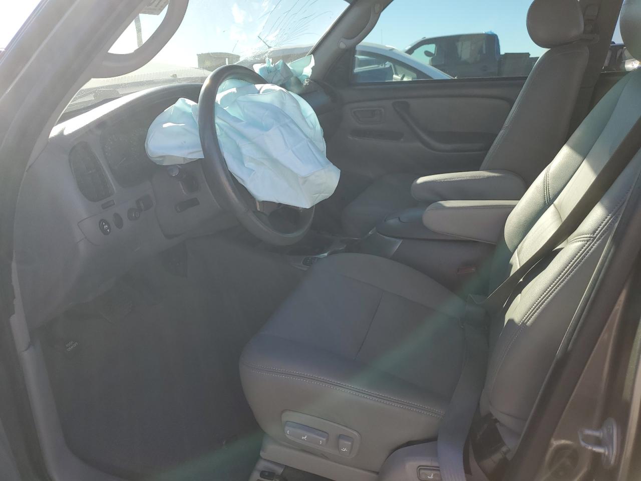 2003 Toyota Sequoia - Image 7