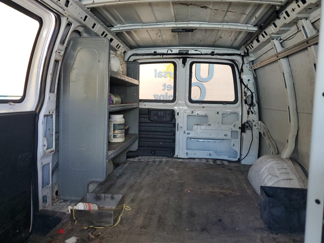 2015 Chevrolet Express - Image 10