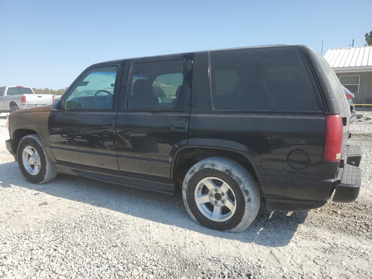 2000 Chevrolet Tahoe C1500 VIN: 1GNEC13R7YR230243 Lot: 76258814