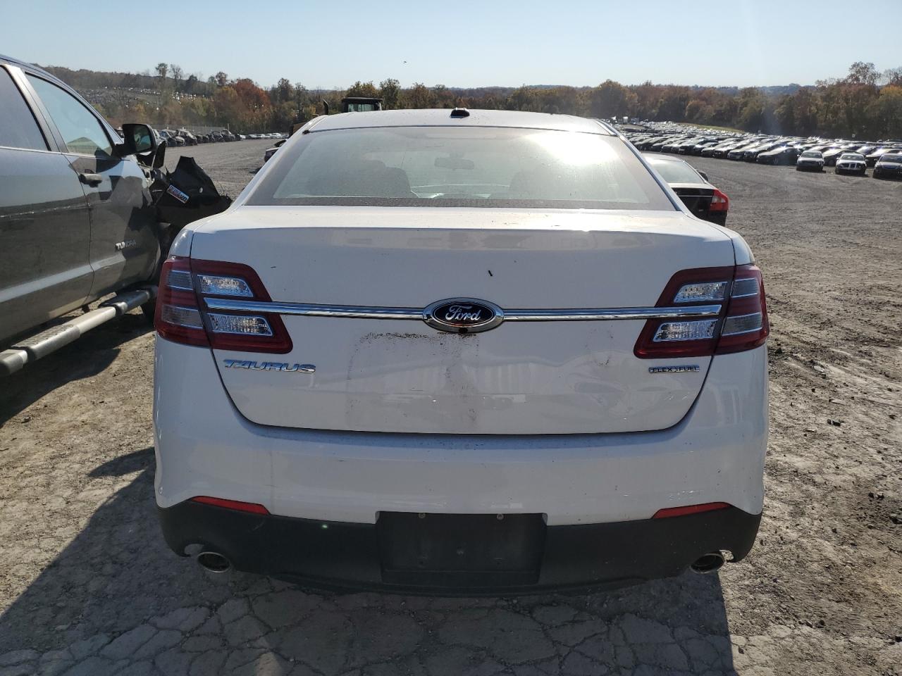 2017 Ford Taurus VIN: 5307 Lot: 77103364