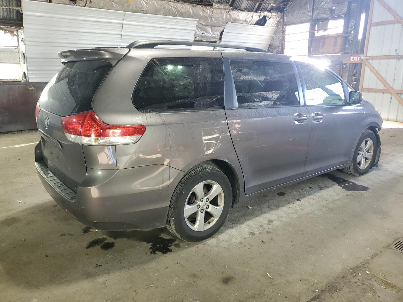 2012 Toyota Sienna - Image 3