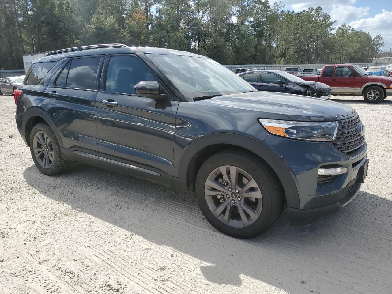 2022 Ford Explorer - Image 4