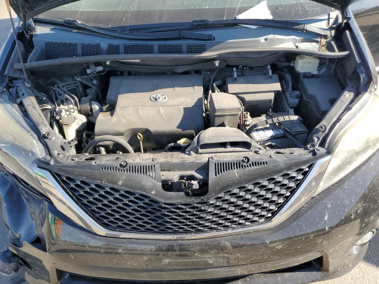 2015 Toyota Sienna - Image 12