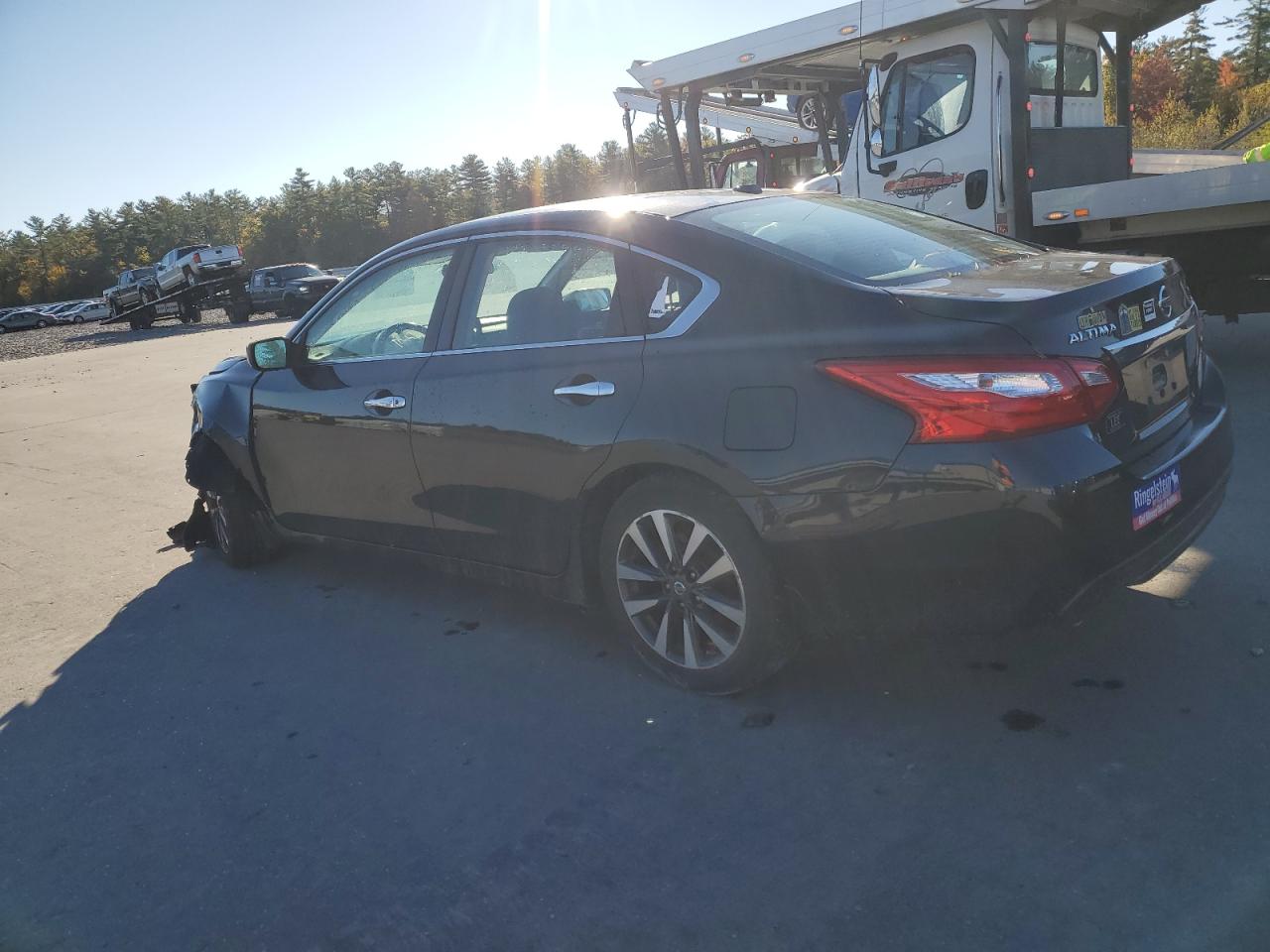 2017 Nissan Altima - Image 2