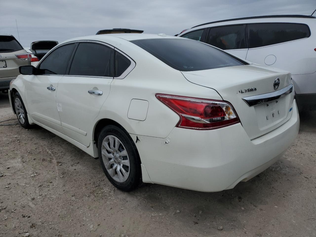 2014 Nissan Altima - Image 2