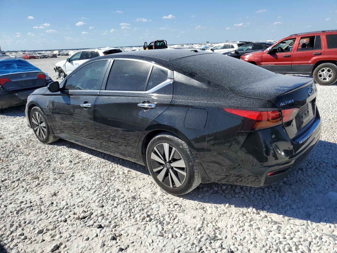 2021 Nissan Altima - Image 2