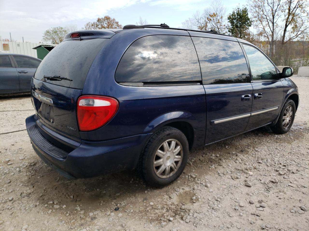 2006 Chrysler Town & Country - Image 3