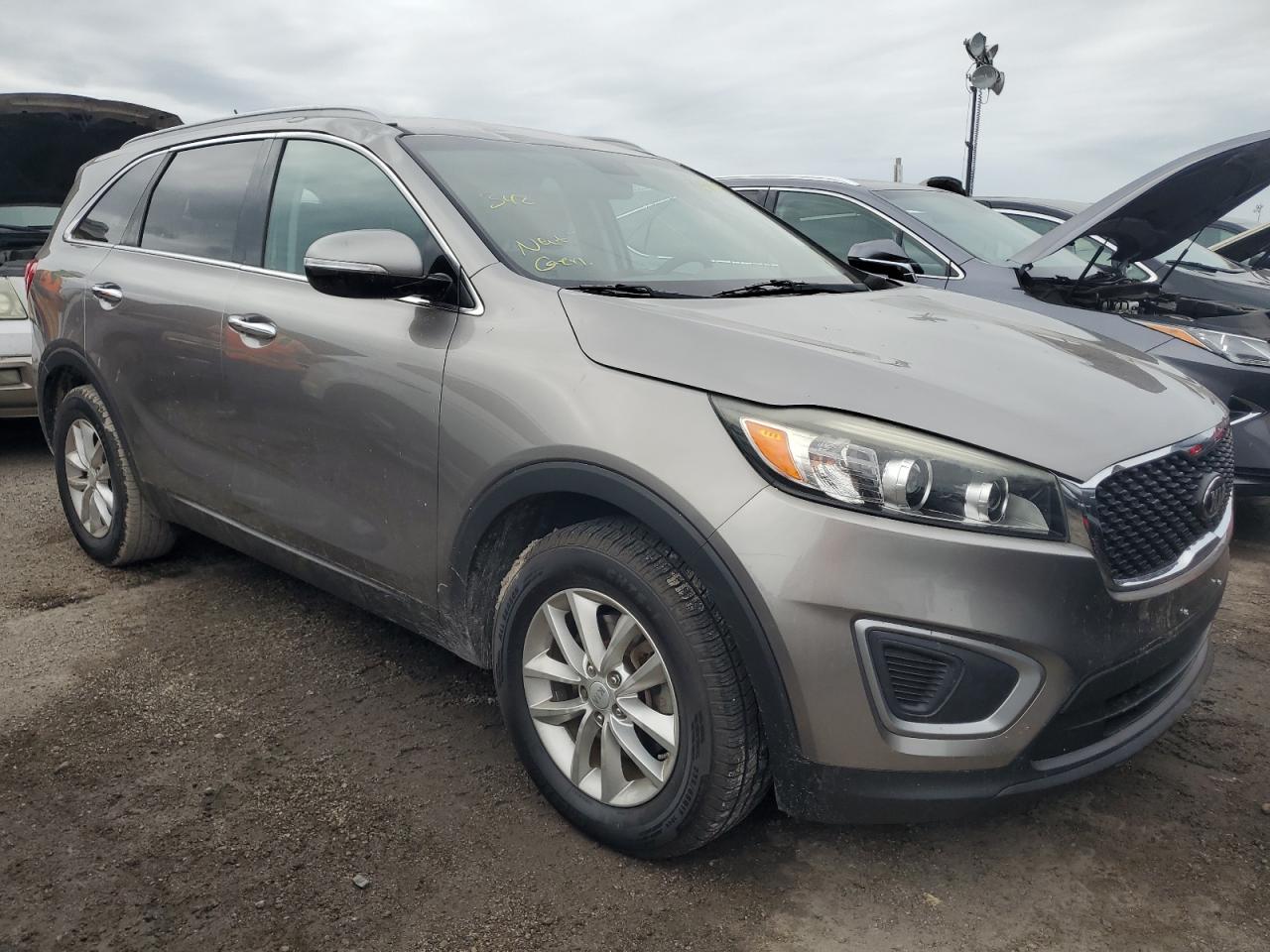 VIN 5XYPG4A35HG245473 2017 KIA SORENTO no.4