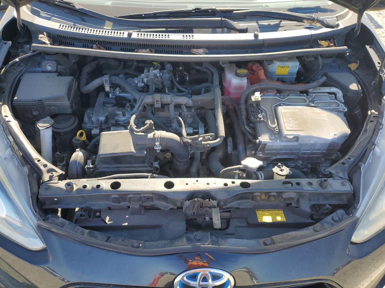 2015 Toyota Prius - Image 12