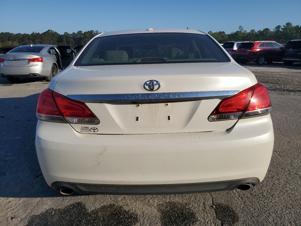 2011 Toyota Avalon - Image 6