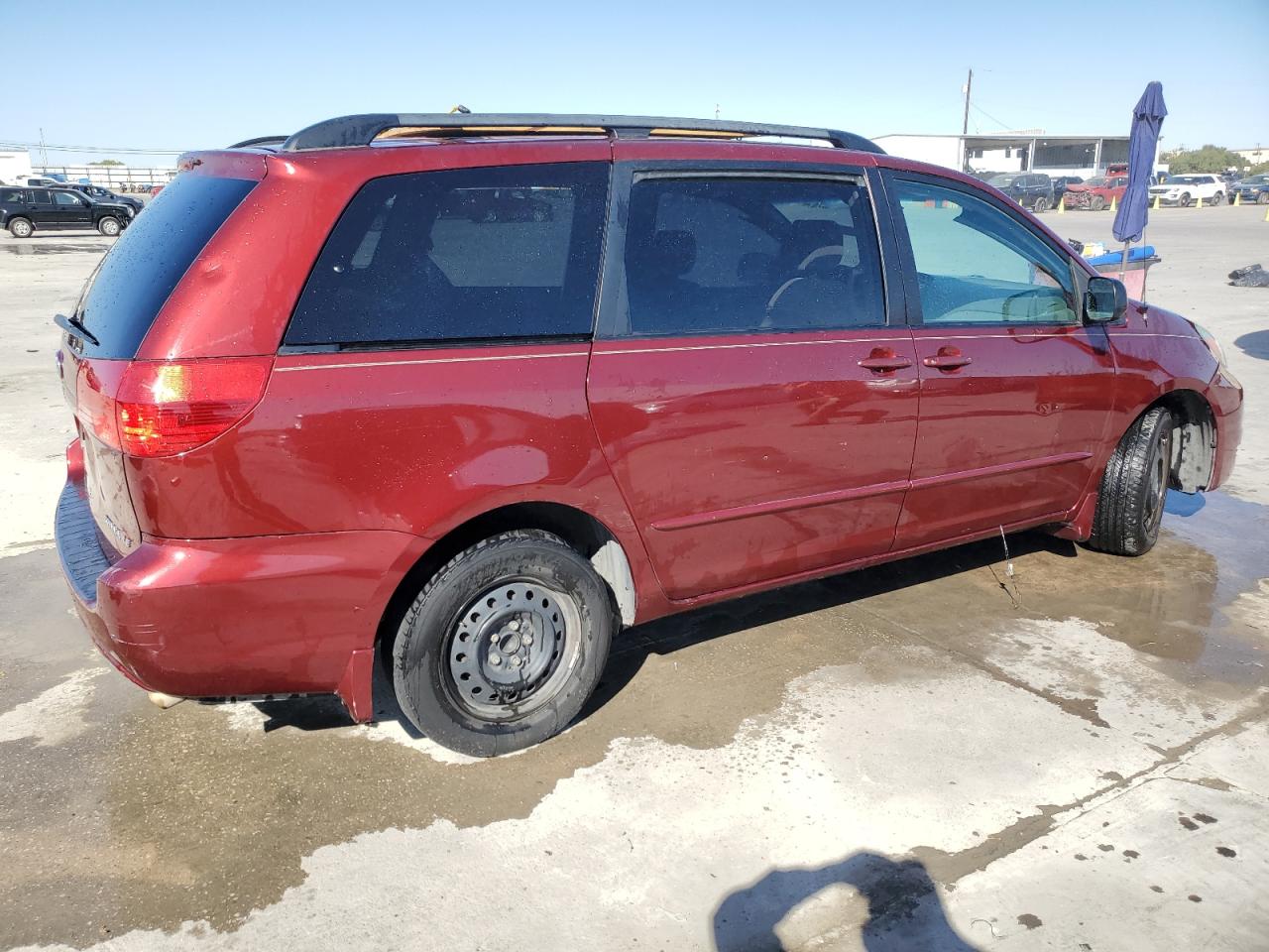 2004 Toyota Sienna - Image 3