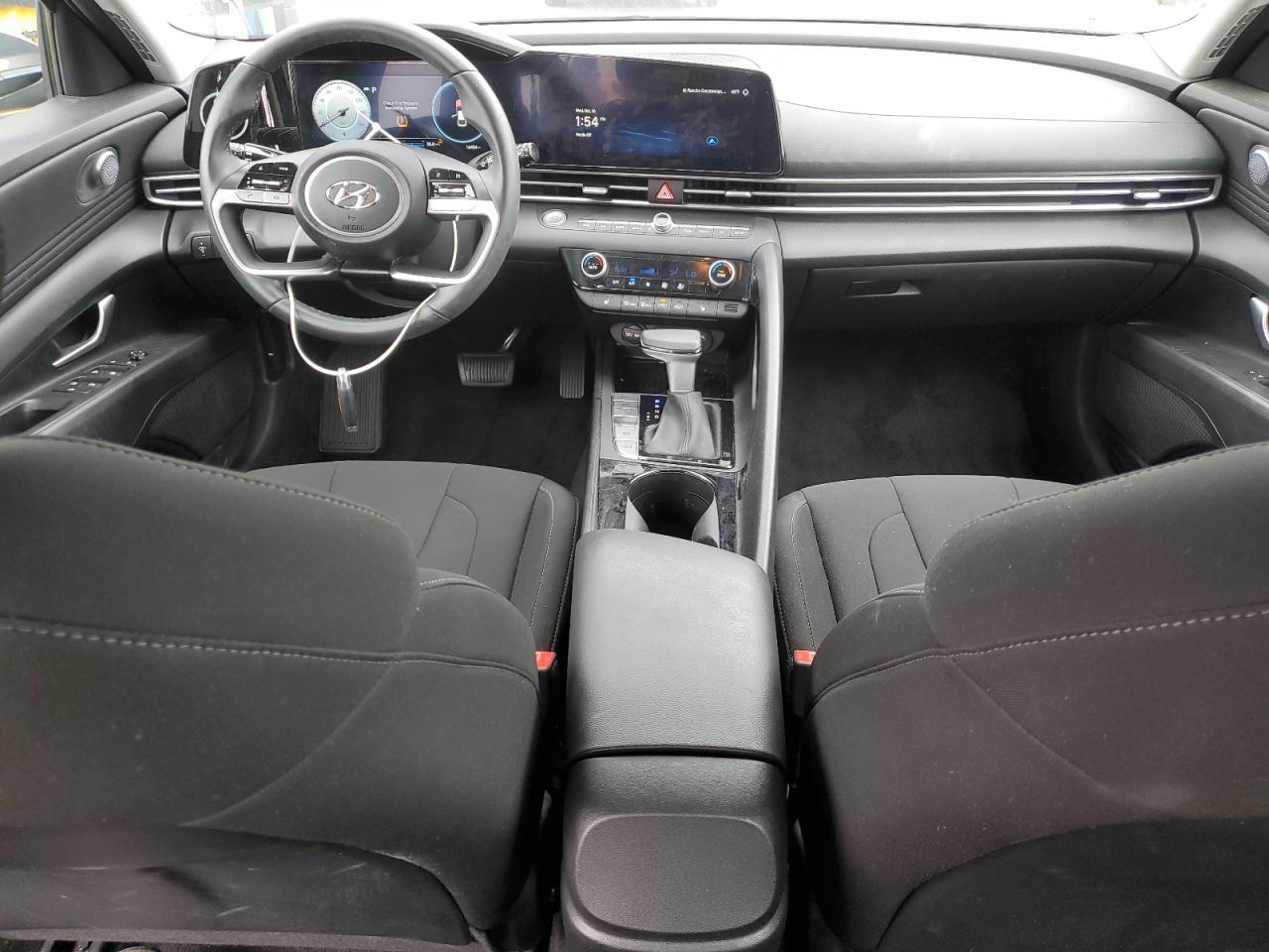 2023 Hyundai Elantra - Image 8
