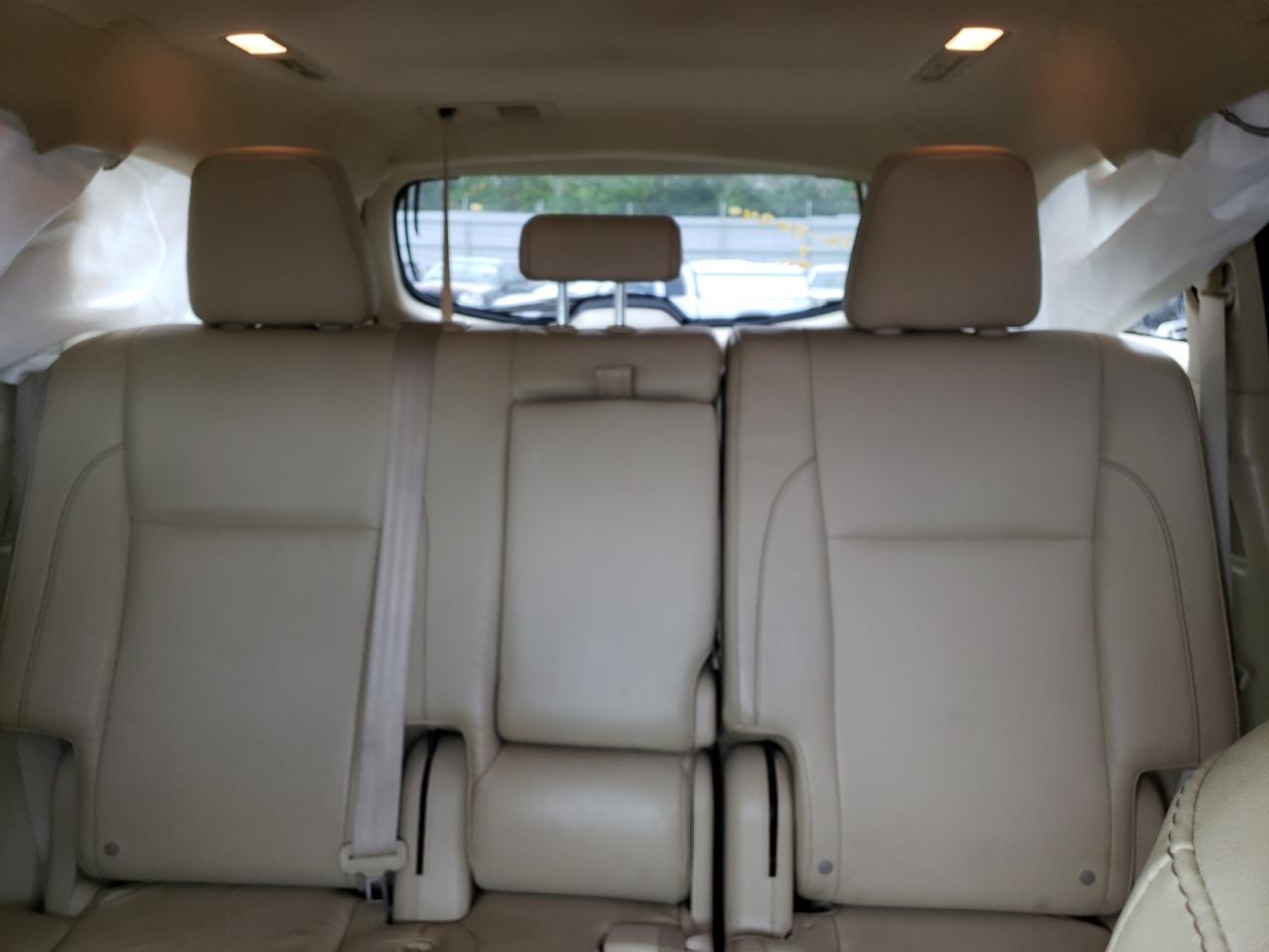 2014 Toyota Highlander - Image 10