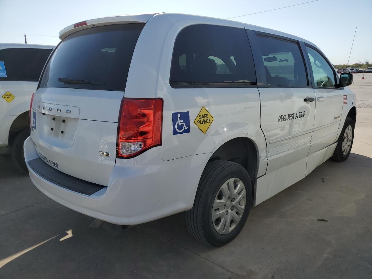 2017 Dodge Caravan - Image 3