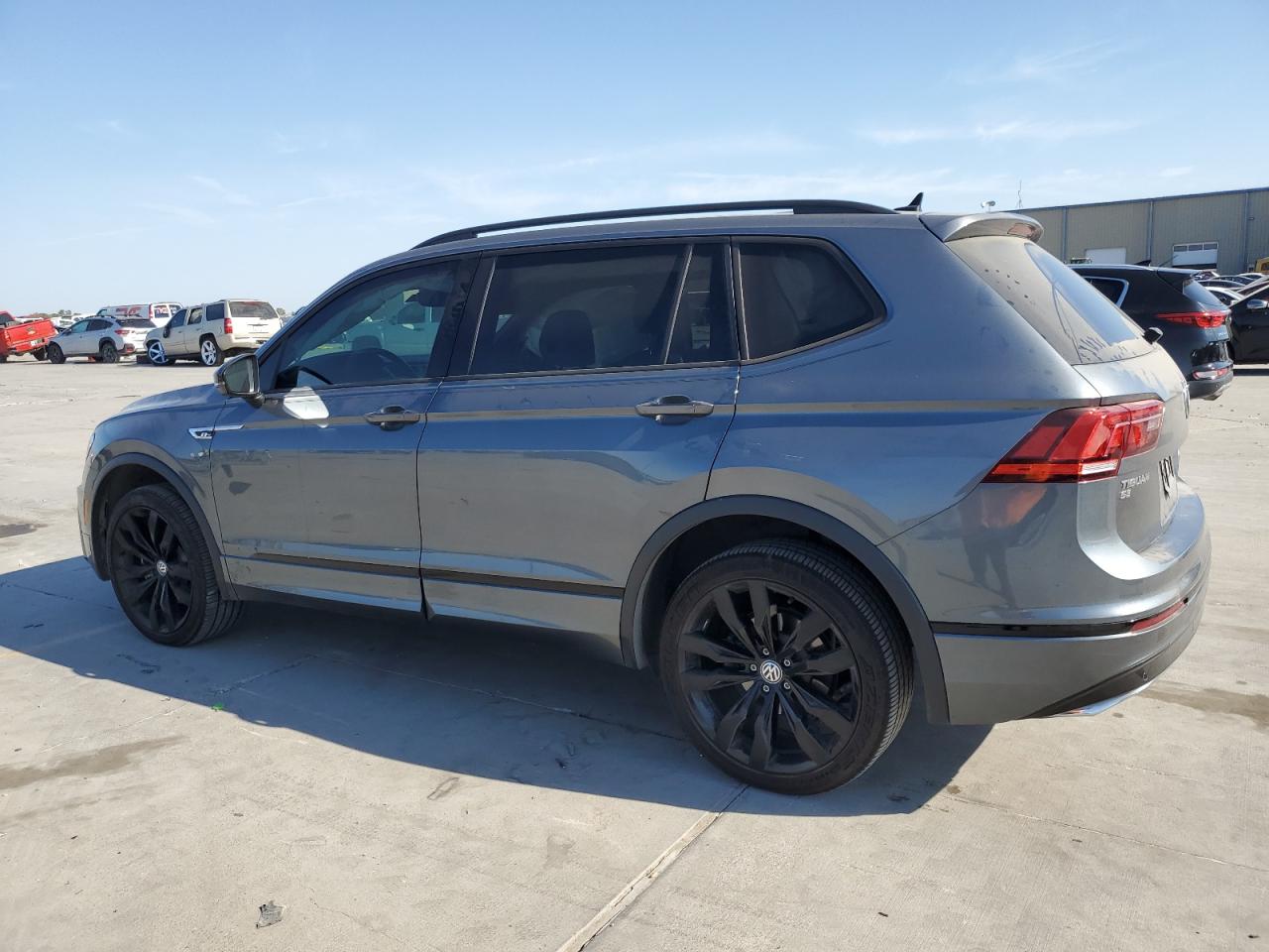 2021 Volkswagen Tiguan - Image 2