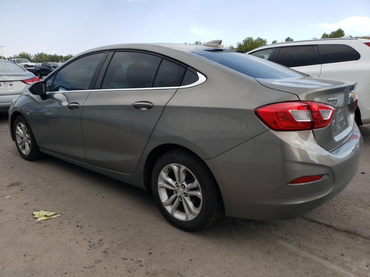 2019 Chevrolet Cruze - Image 2