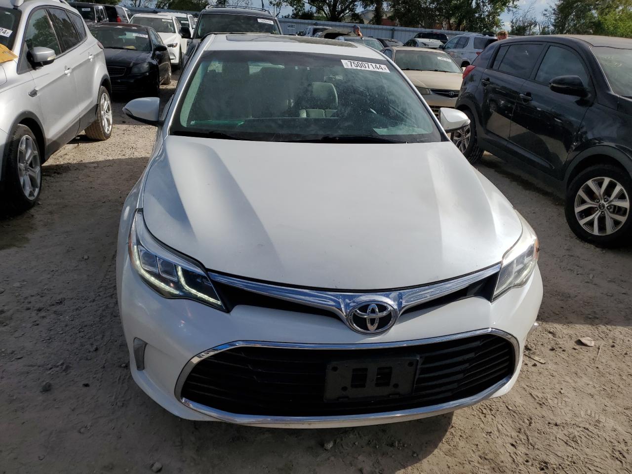 2016 Toyota Avalon - Image 5