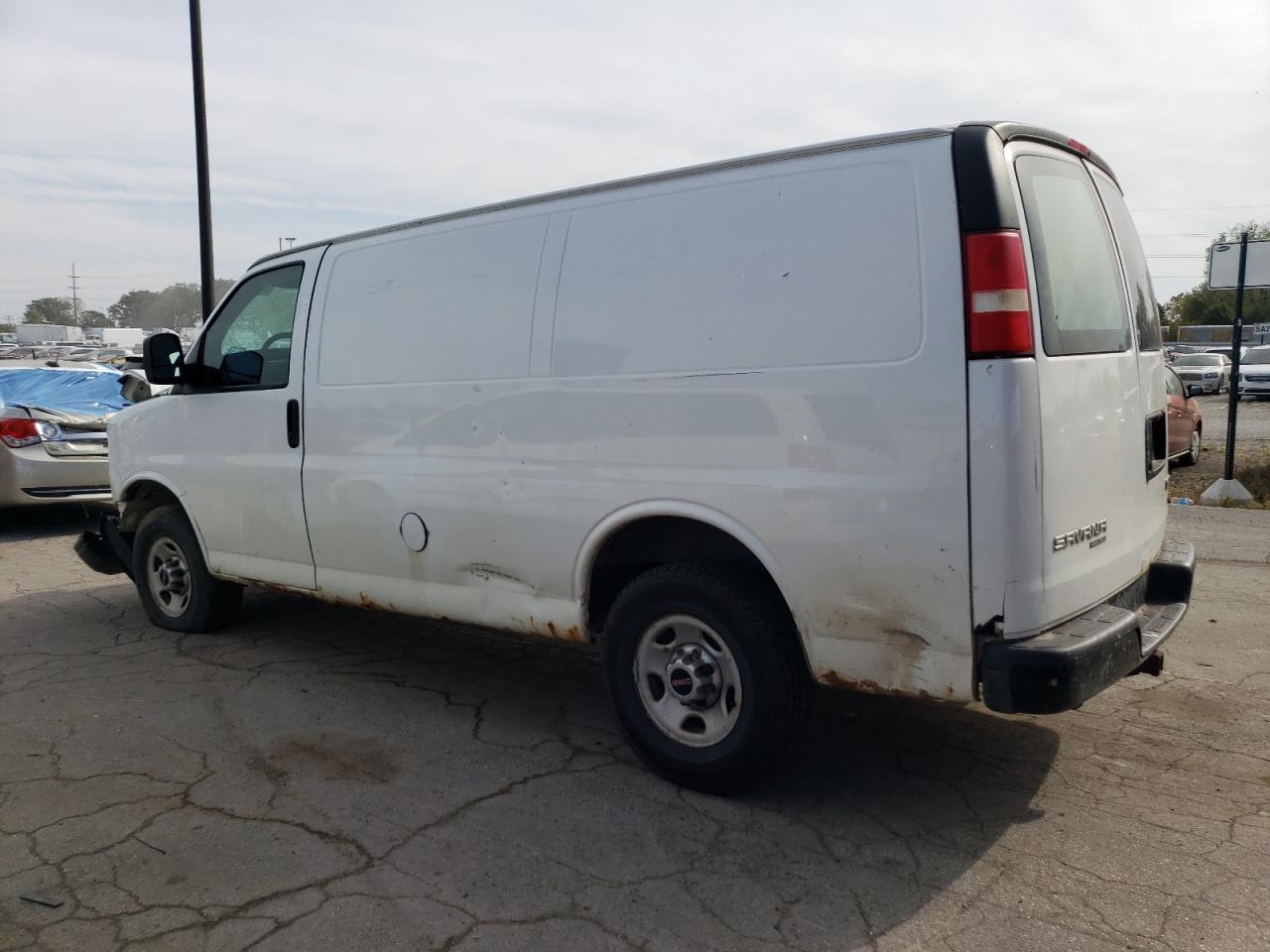 2012 GMC Savana - Image 2