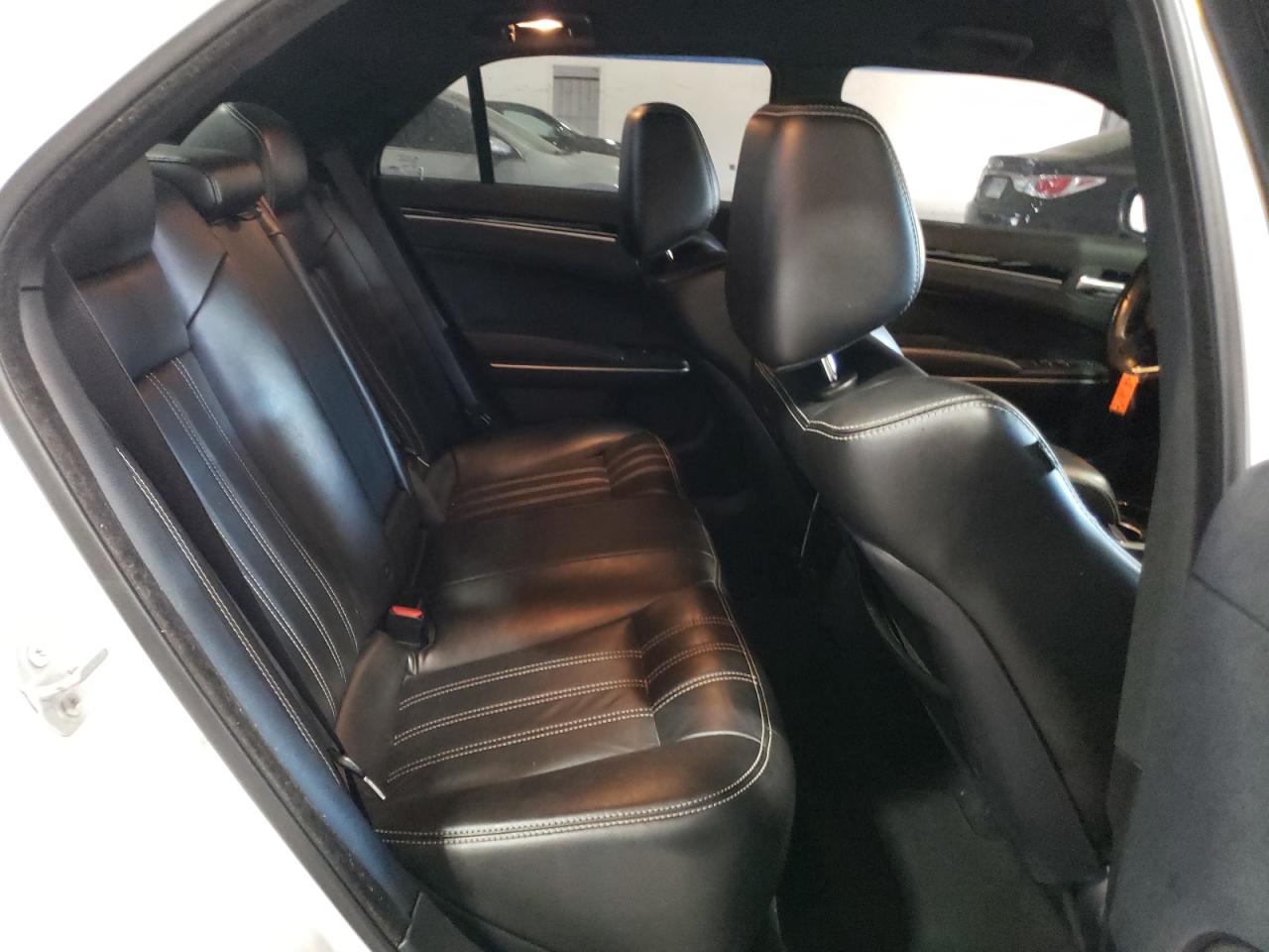 2021 Chrysler 300 - Image 10