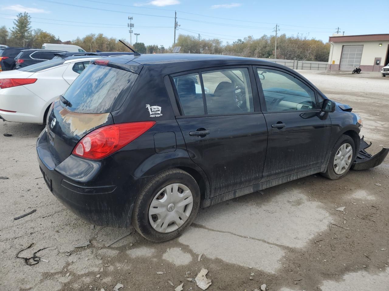 2011 Nissan Versa - Image 3