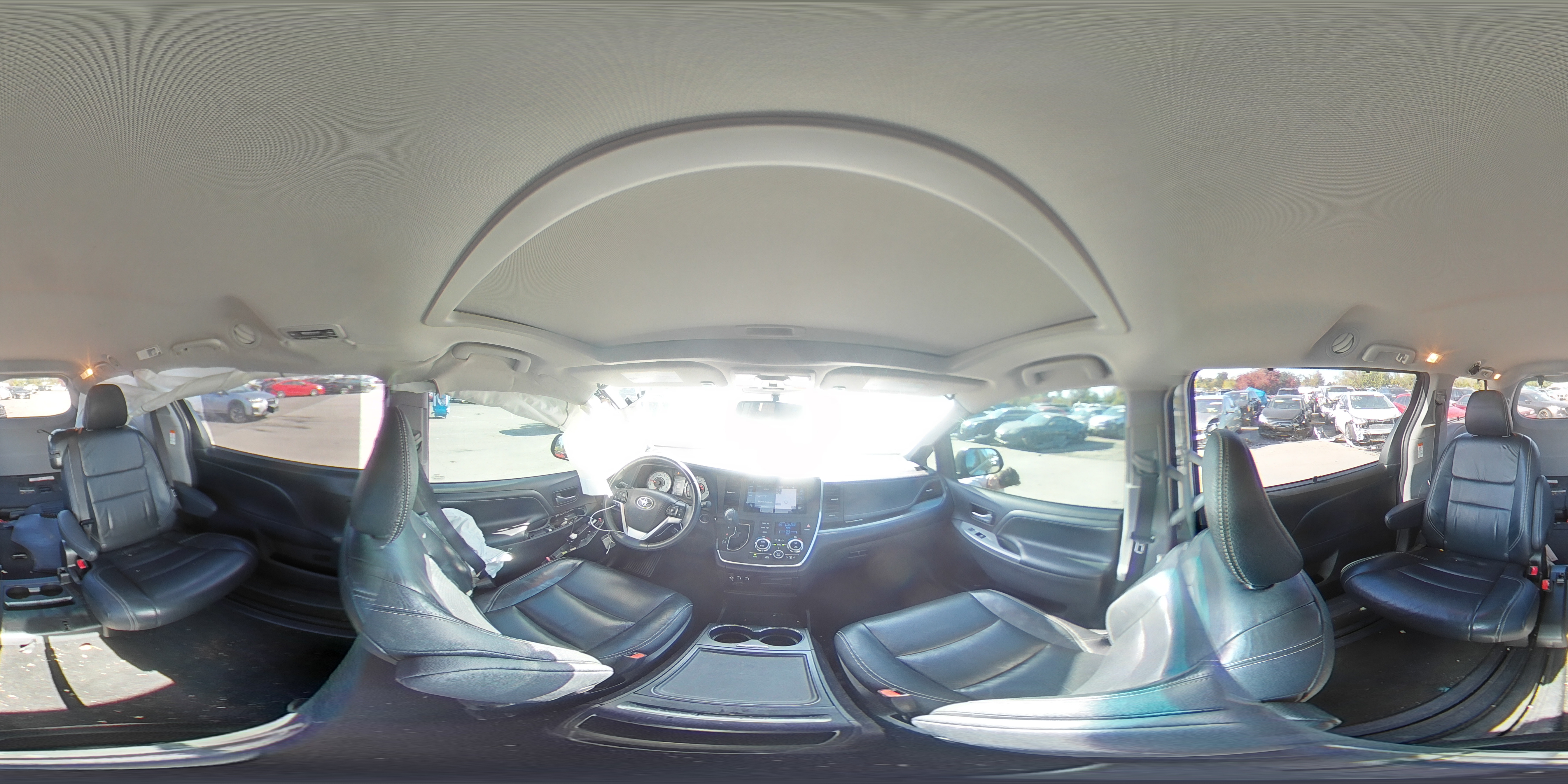 2017 Toyota Sienna - Image 12
