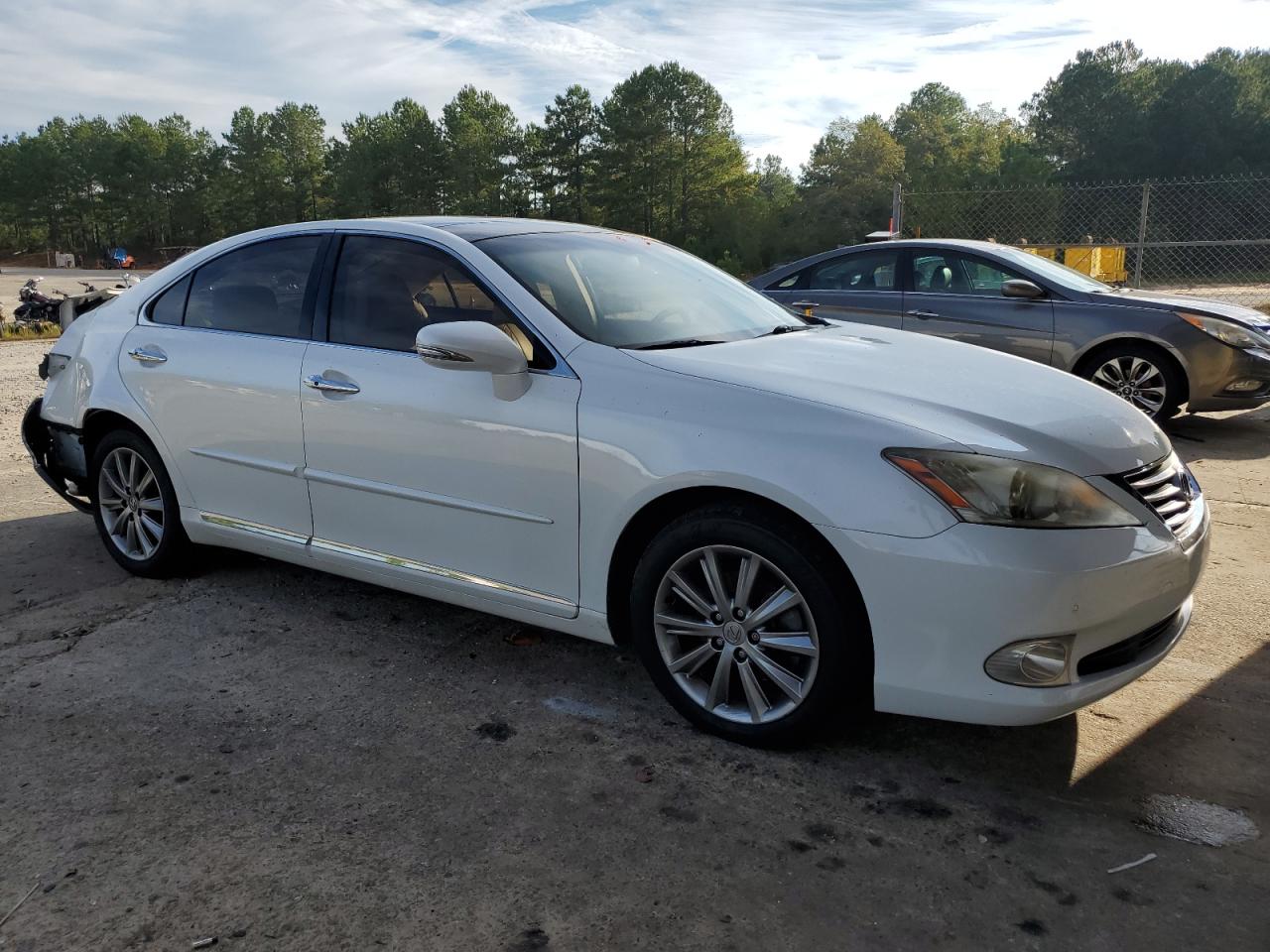 2011 Lexus ES - Image 4