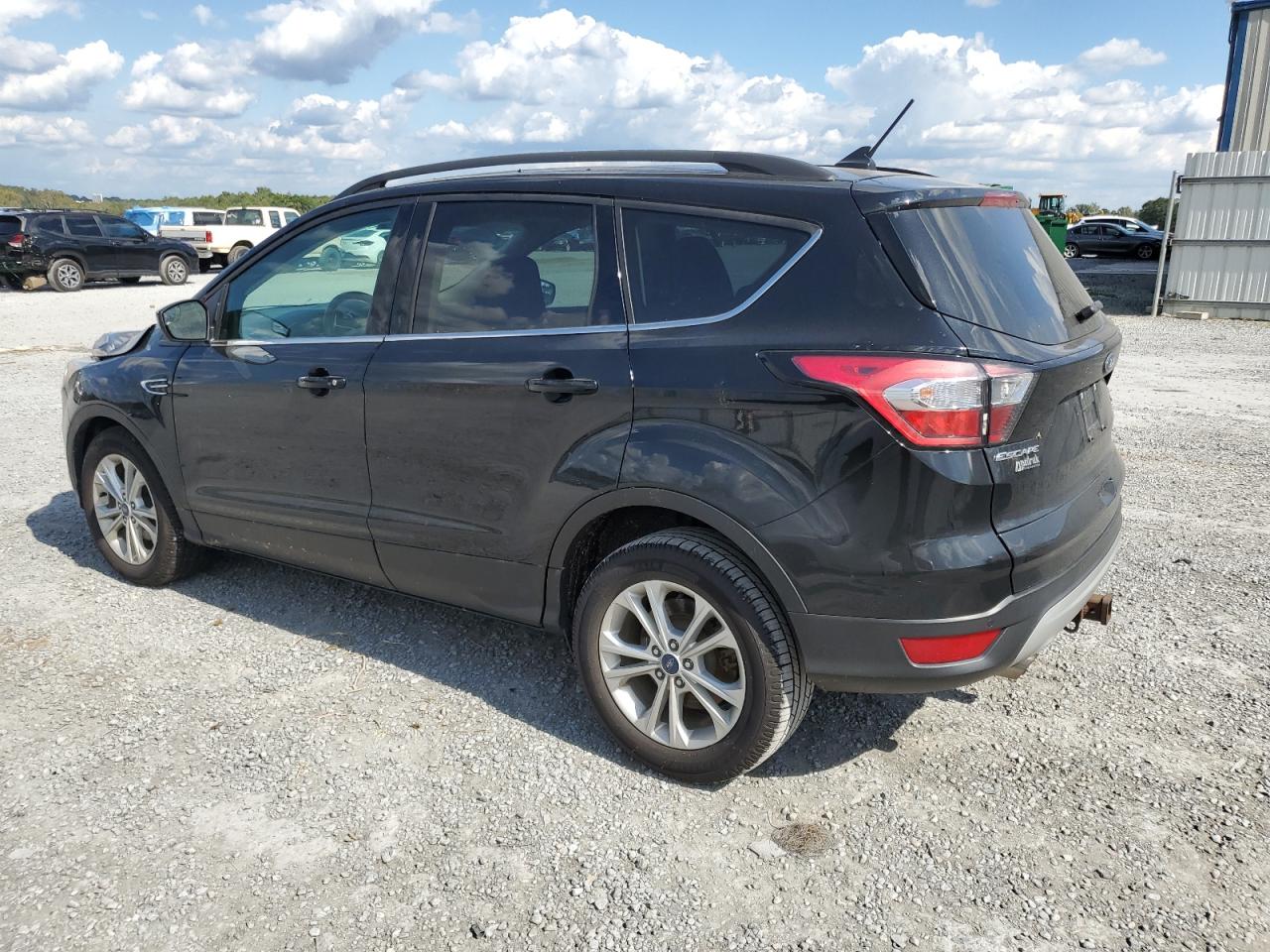 VIN 1FMCU0HDXJUA95844 2018 FORD ESCAPE no.2