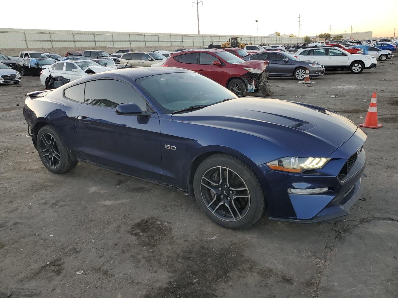 VIN 1FA6P8CF7J5165963 2018 FORD MUSTANG no.4