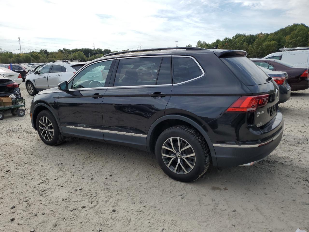 2018 Volkswagen Tiguan - Image 2