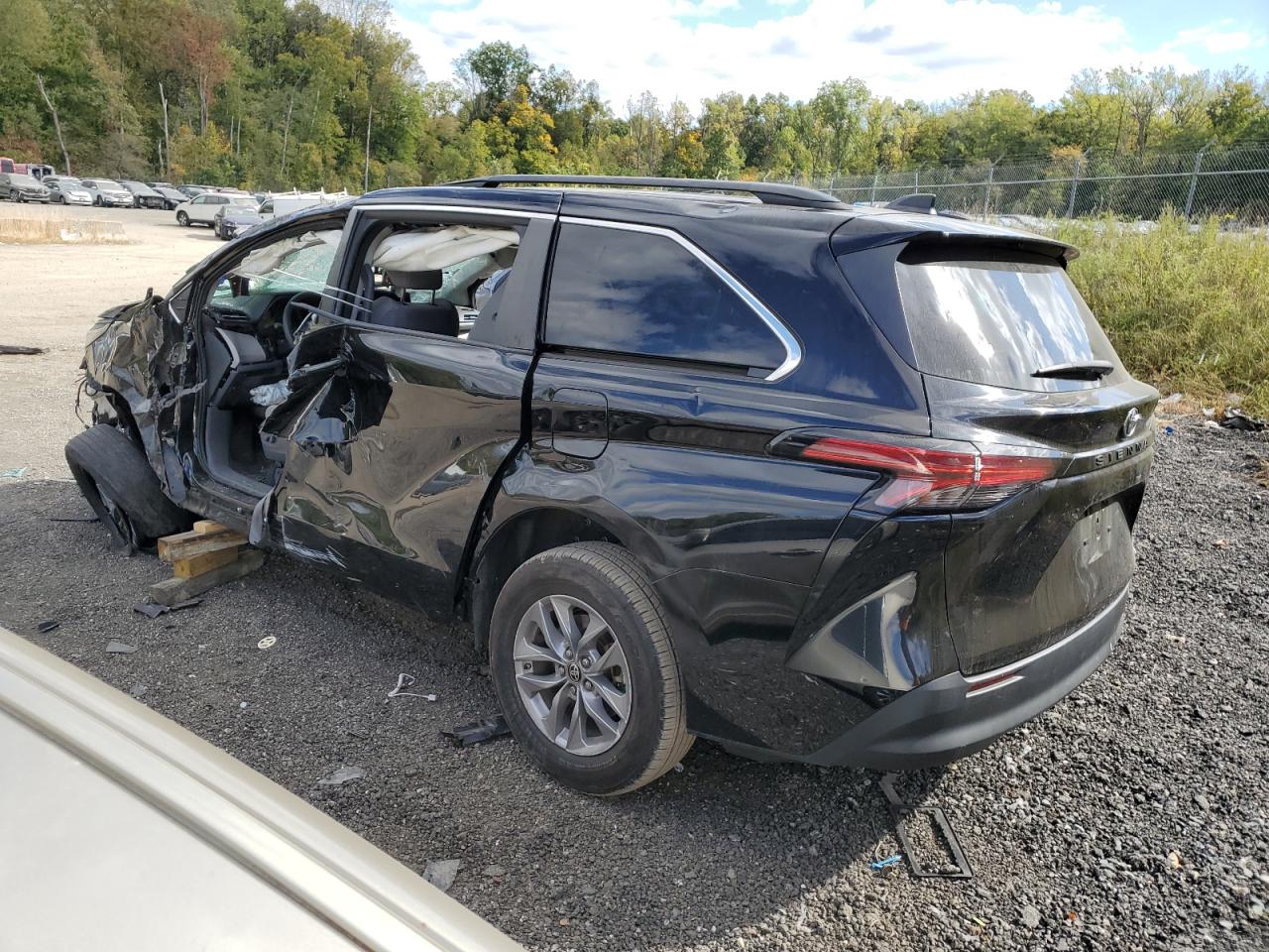 5TDKRKEC1MS061227 2021 Toyota Sienna Le