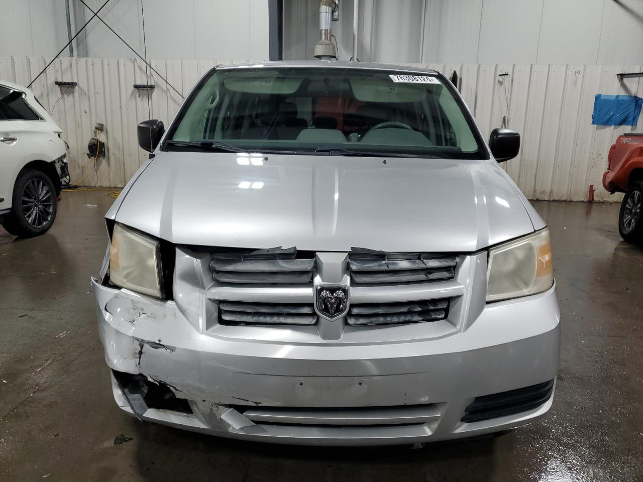 2010 Dodge Caravan - Image 5