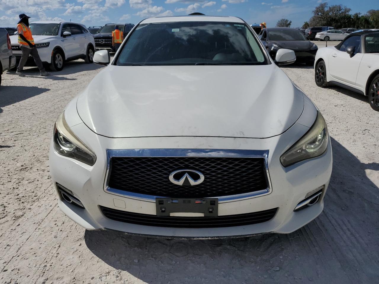 2015 Infiniti Q50 - Image 5