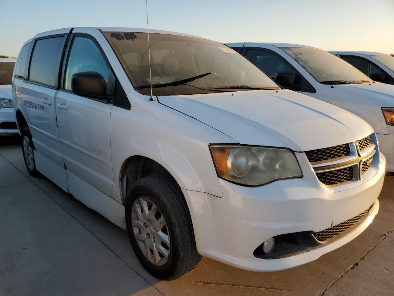 2017 Dodge Caravan - Image 4