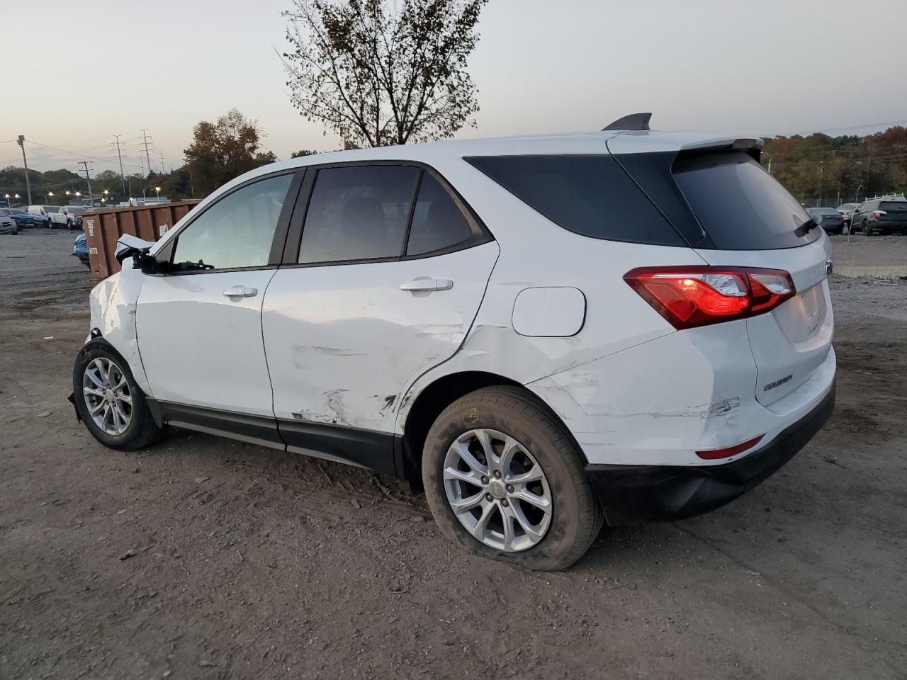 2020 Chevrolet Equinox - Image 2