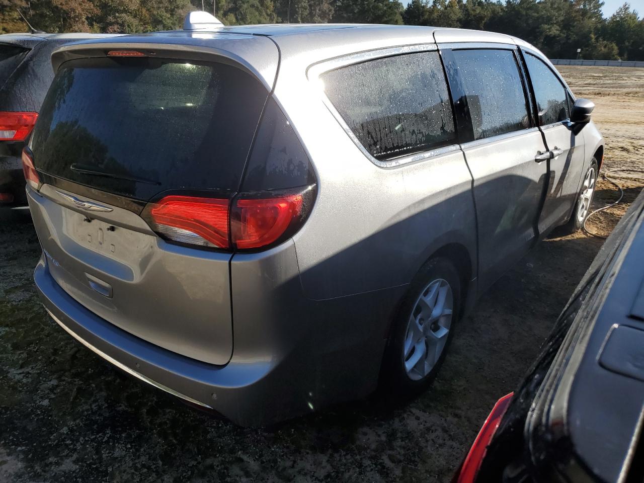 2018 Chrysler Pacifica - Image 3