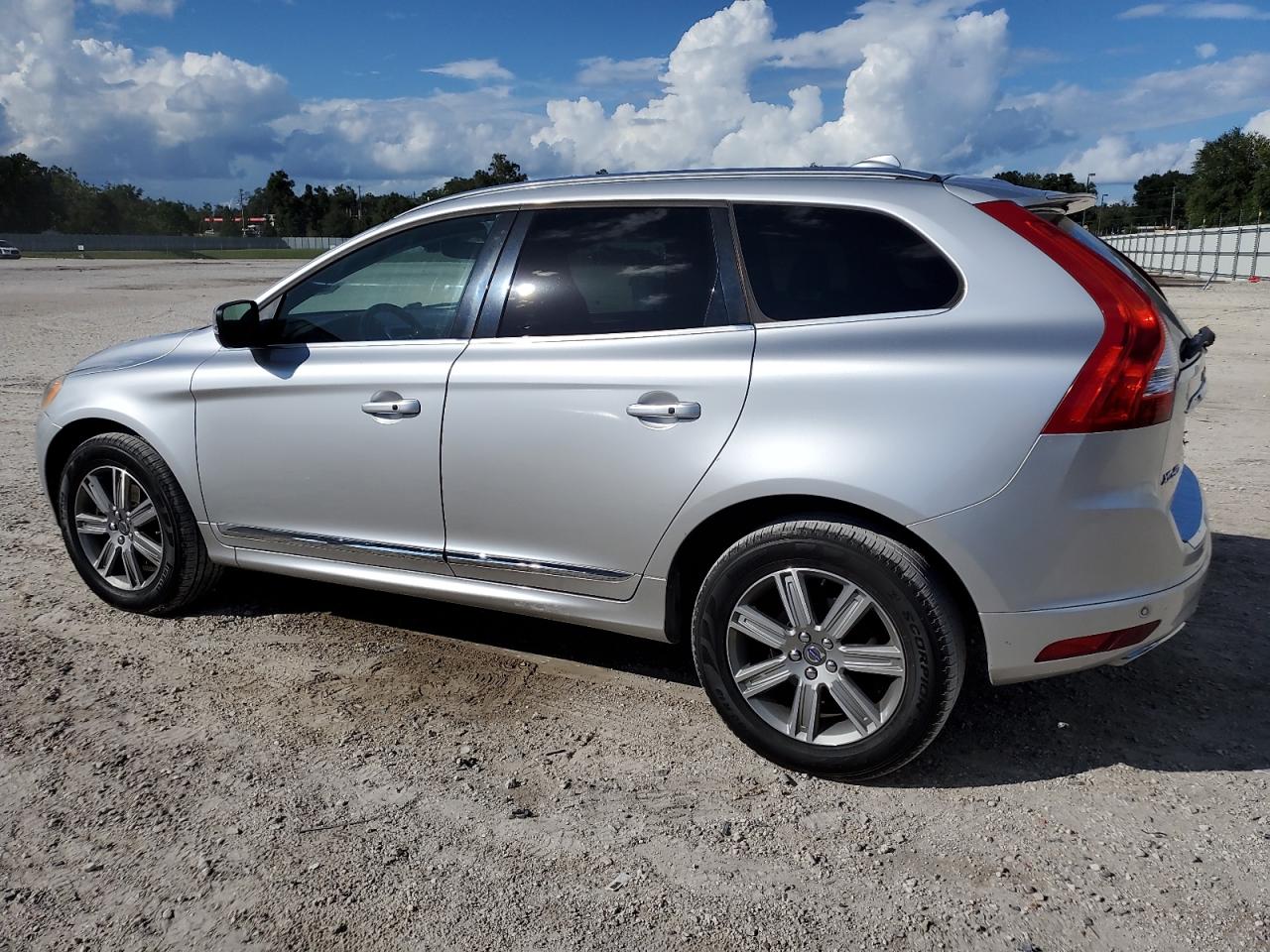 YV440MDU2H2153966 2017 VOLVO XC60 - Image 2