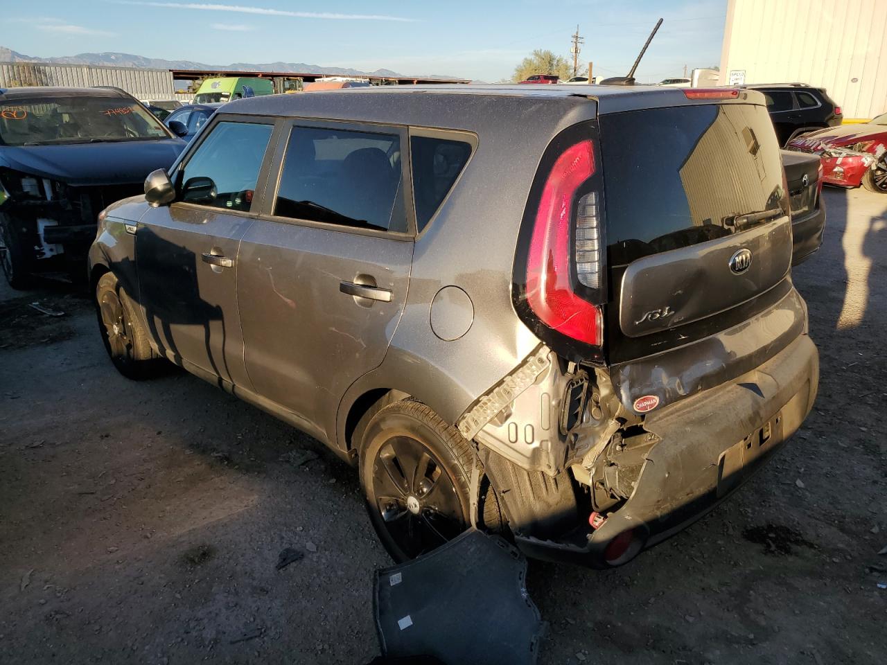 VIN KNDJN2A22G7383359 2016 KIA SOUL no.2