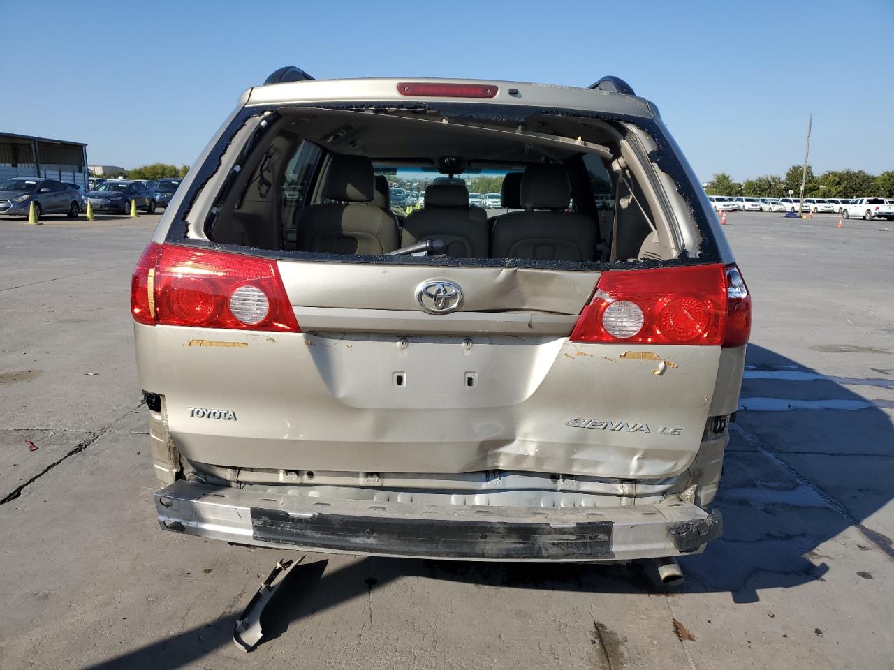 2009 Toyota Sienna - Image 6