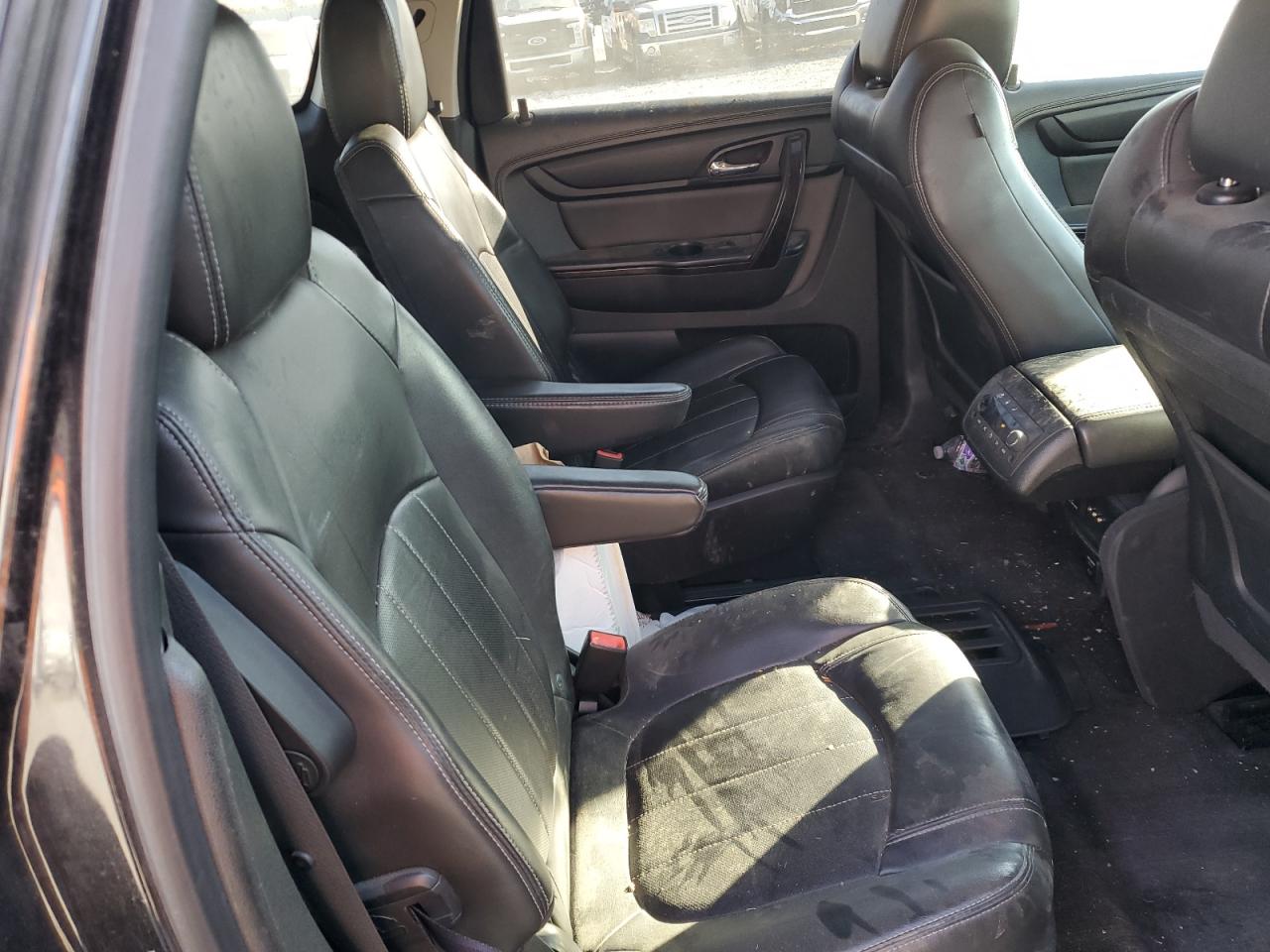 2015 Chevrolet Traverse - Image 12