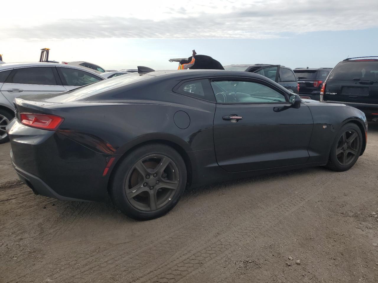 VIN 1G1FB1RX8G0164867 2016 CHEVROLET CAMARO no.3