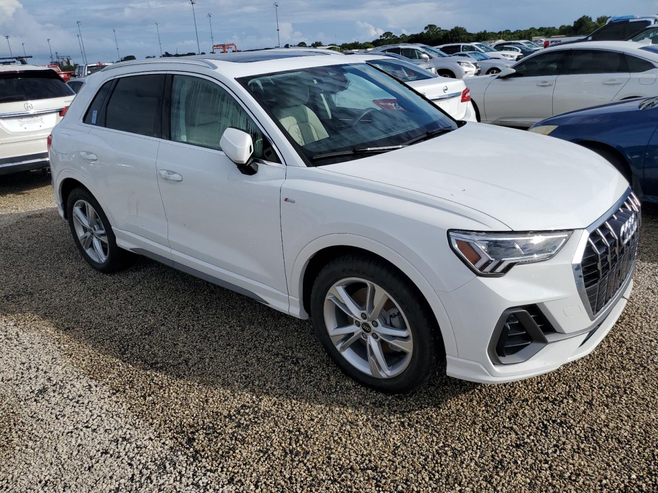 2024 Audi Q3 - Image 4