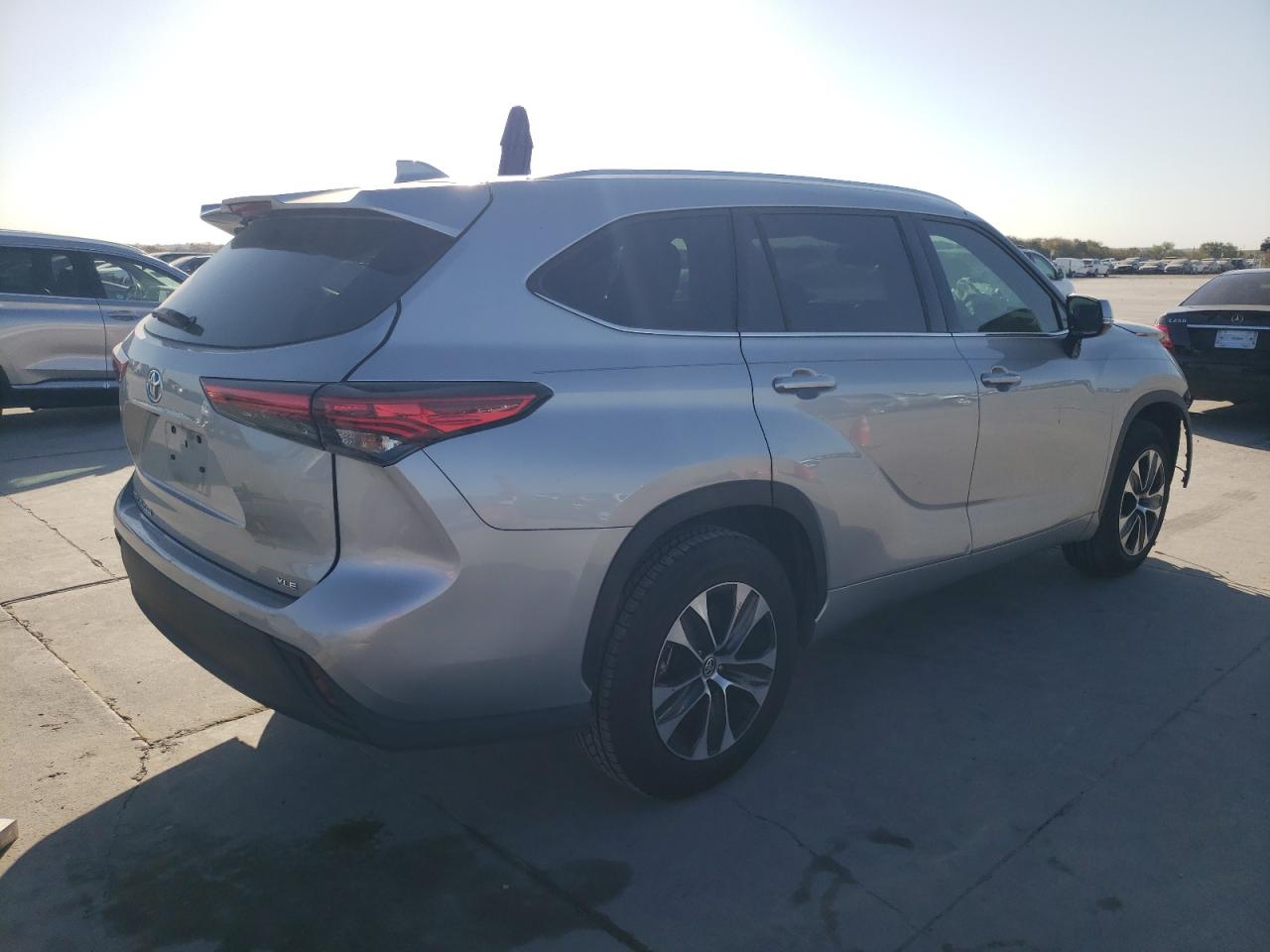 2020 Toyota Highlander - Image 3
